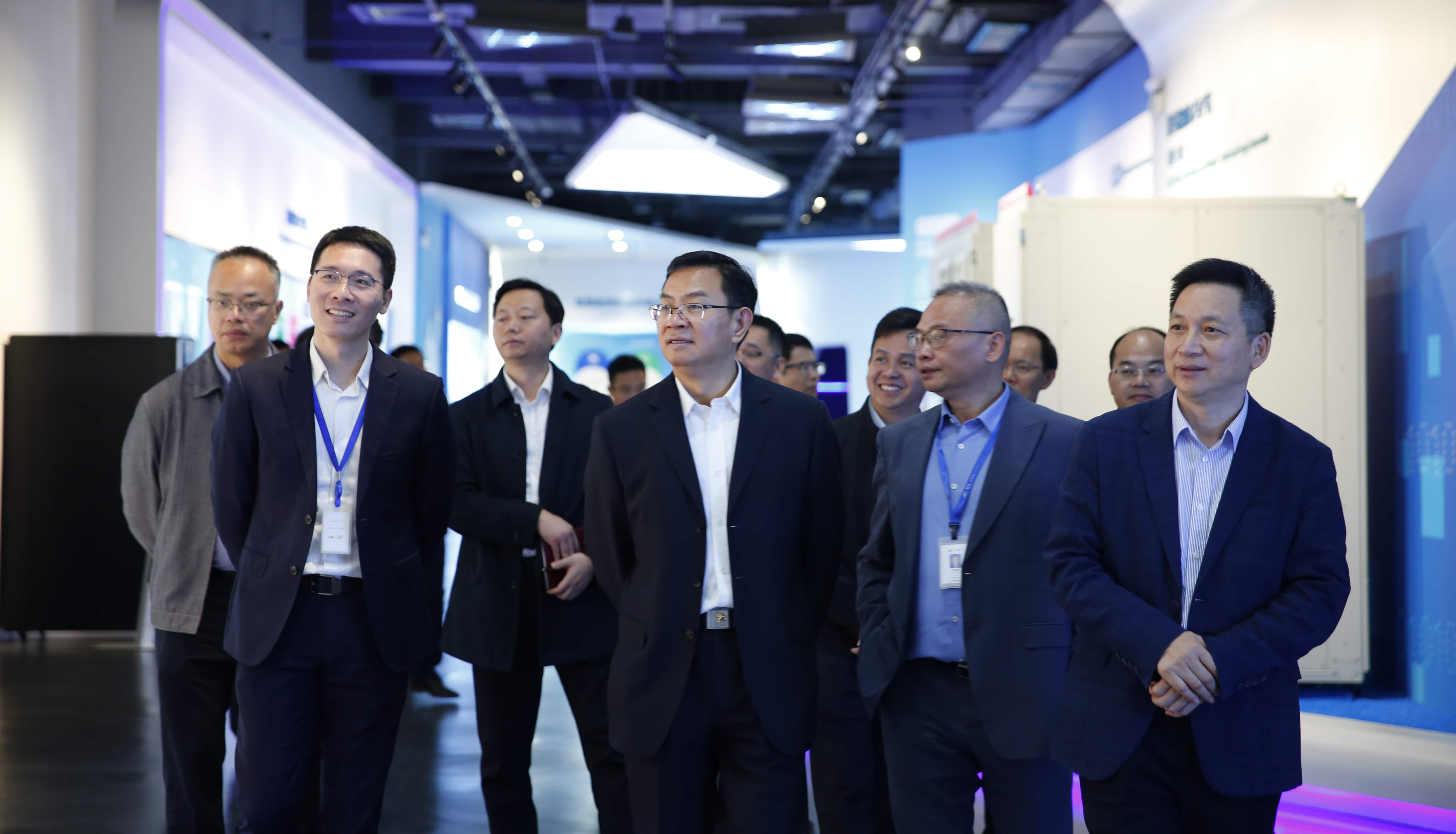 茂名市市长王雄飞率队莅临z6com·尊龙电气考察，共商产业合作新机遇